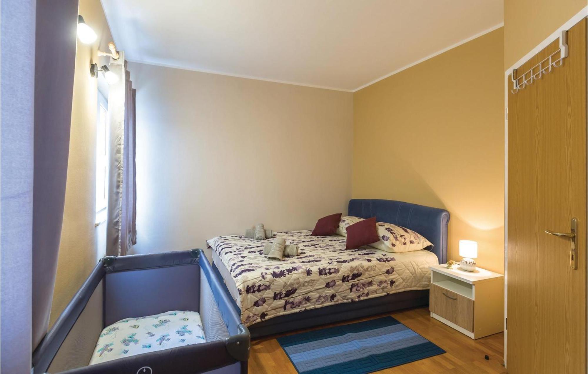 Stunning Apartment In Makarska With Kitchen 外观 照片