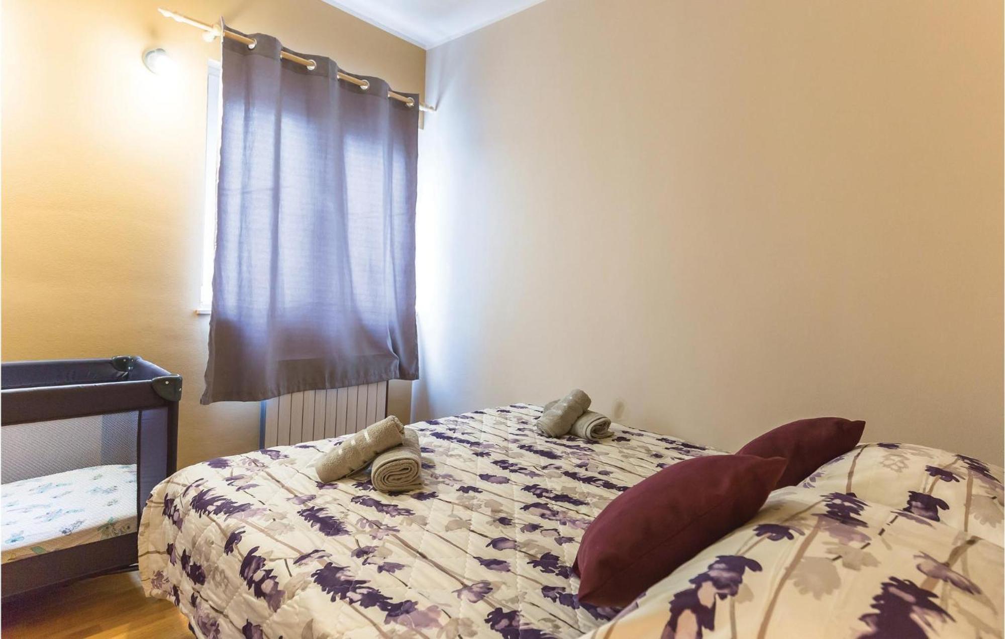 Stunning Apartment In Makarska With Kitchen 外观 照片