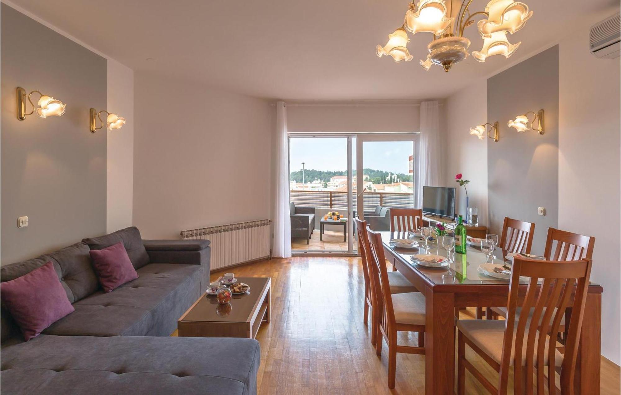 Stunning Apartment In Makarska With Kitchen 外观 照片