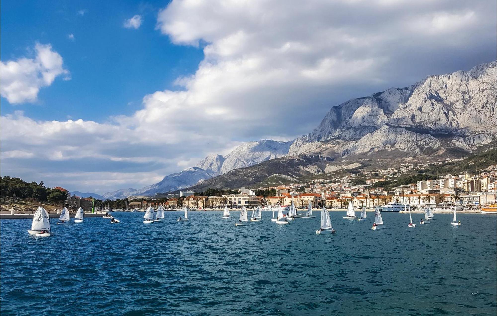 Stunning Apartment In Makarska With Kitchen 外观 照片