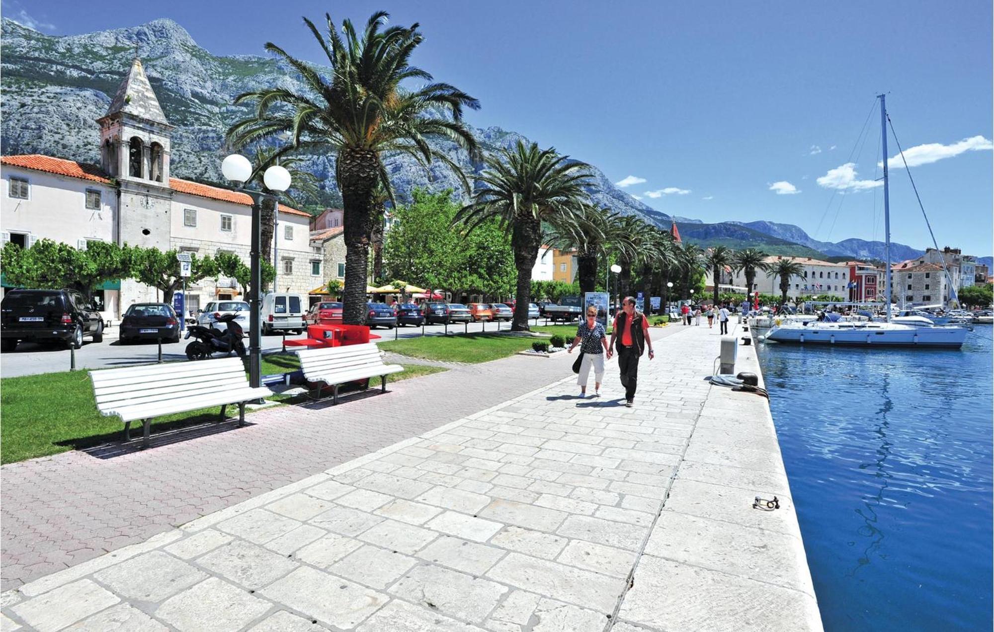 Stunning Apartment In Makarska With Kitchen 外观 照片