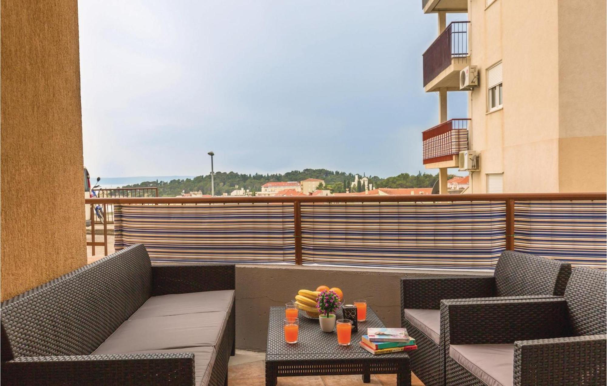 Stunning Apartment In Makarska With Kitchen 外观 照片